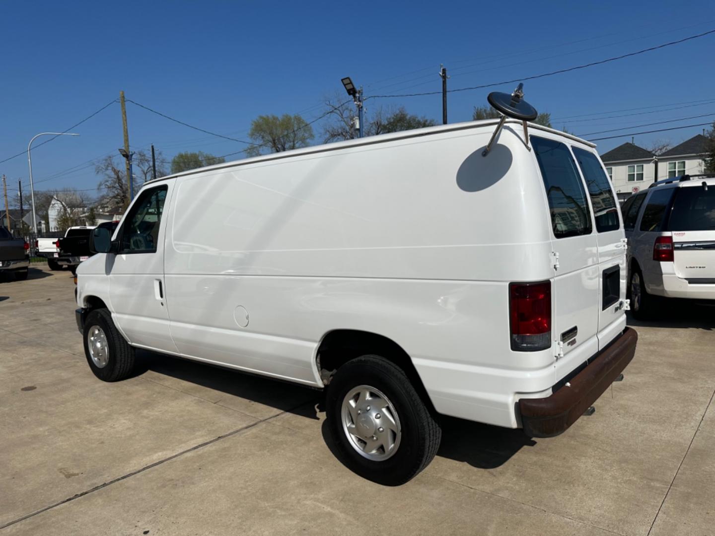 2011 White /Gray Ford E-Series Van (1FTNE2EWXBD) with an 4.6L engine, Automatic transmission, located at 1501 West 15th St., Houston, 77008, (713) 869-2925, 29.797941, -95.411789 - Photo#3